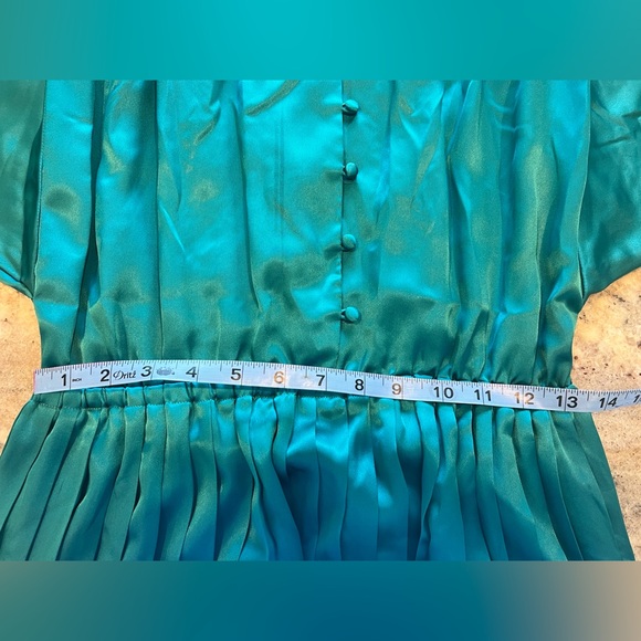 Vintage 80s Halston Heritage Emerald Green Long Sleeve Satin Dress - Picture 5 of 7